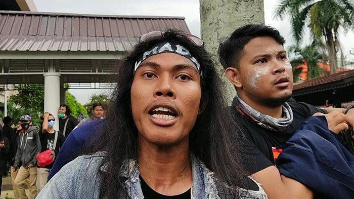Demo Tolak Omnibus Law di DPRD Kalbar Ricuh, Mahasiswa Bantah Anarkis: Saya Pastikan Itu dari Luar