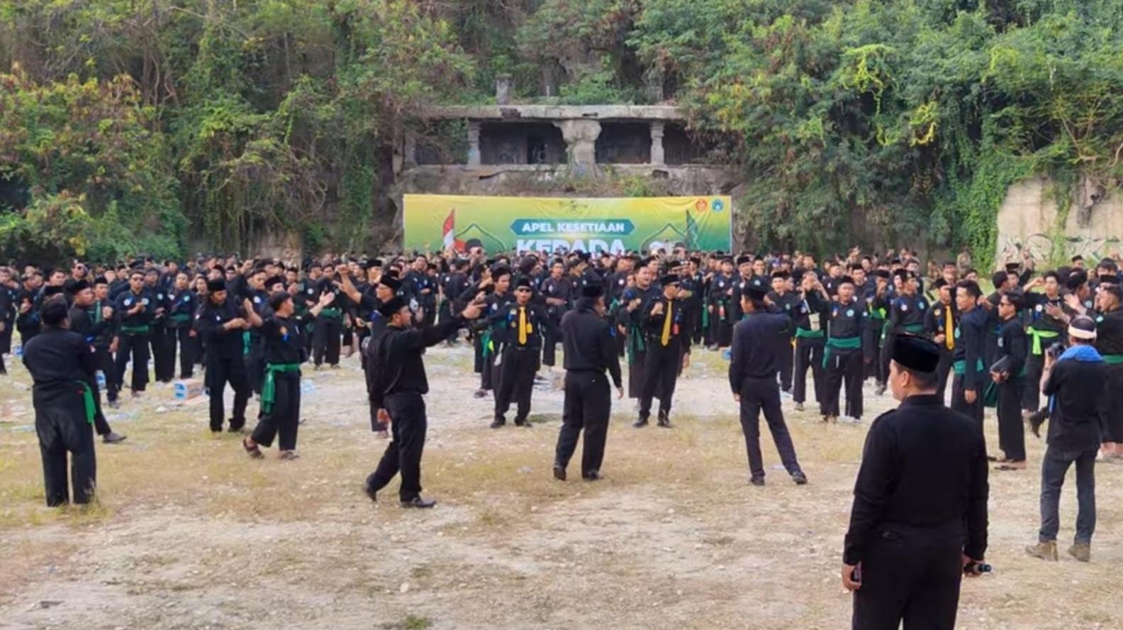 anggota-banser-dan-pagar-nusa-hadir-dalam-apel-kesetiaan-kepada-nkri-dan-kyai-nu.jpg