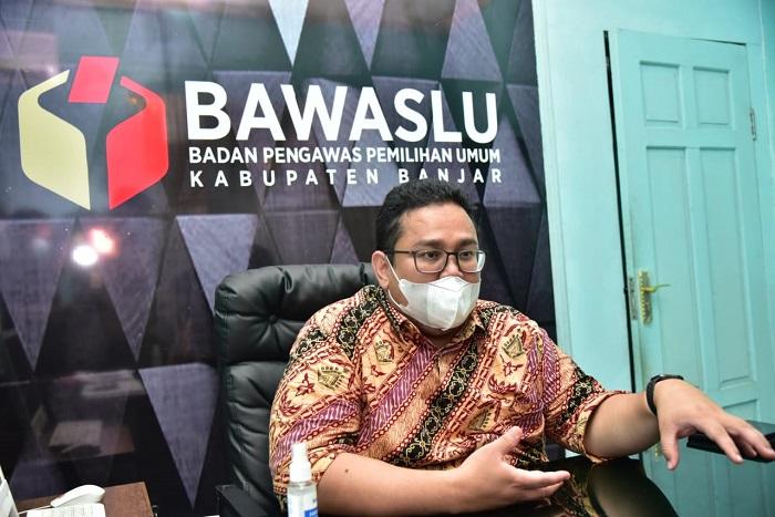 anggota-bawaslu-ri-rahmat-bagja-ditemui-di-kantor-bawaslu-kabupaten-banjar.jpg