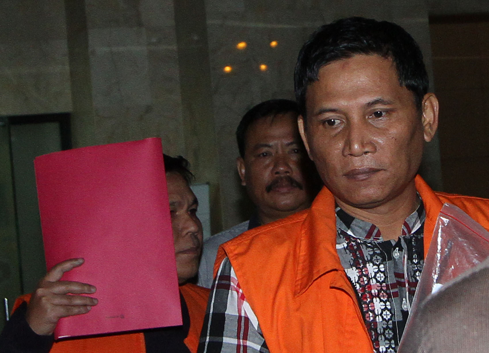 anggota-dprd-musi-banyuasin-ditahan-kpk_20150622_110914.jpg