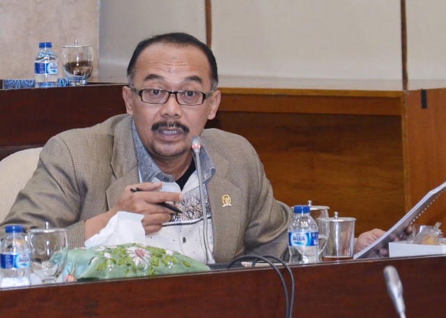 anggota-komisi-ii-dpr-agung-widyantoro_20160917_200804.jpg
