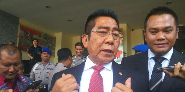 anggota-komisi-ii-dpr-ri-henry-yosodiningrat_20170121_141649.jpg