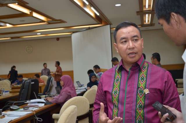 anggota-komisi-iii-dpr-didik-mukrianto_20160803_100357.jpg