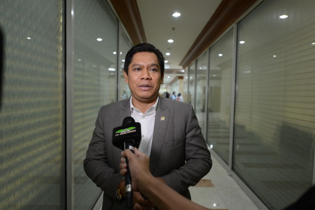 anggota-komisi-iii-dpr-ri-adies-kadir-dimintai-pendapat-tentang-potongan-anggaran-polri_20160609_121200.jpg