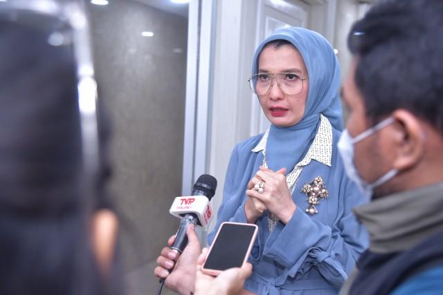 anggota-komisi-ix-dpr-ri-arzeti-bilbina.jpg