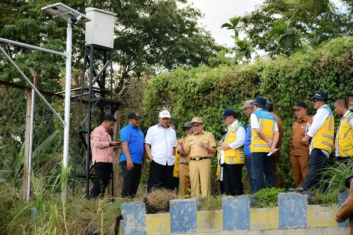 anggota-komisi-v-dpr-ri-irmawan-meninjau-lokasi-bendungan-karet.jpg