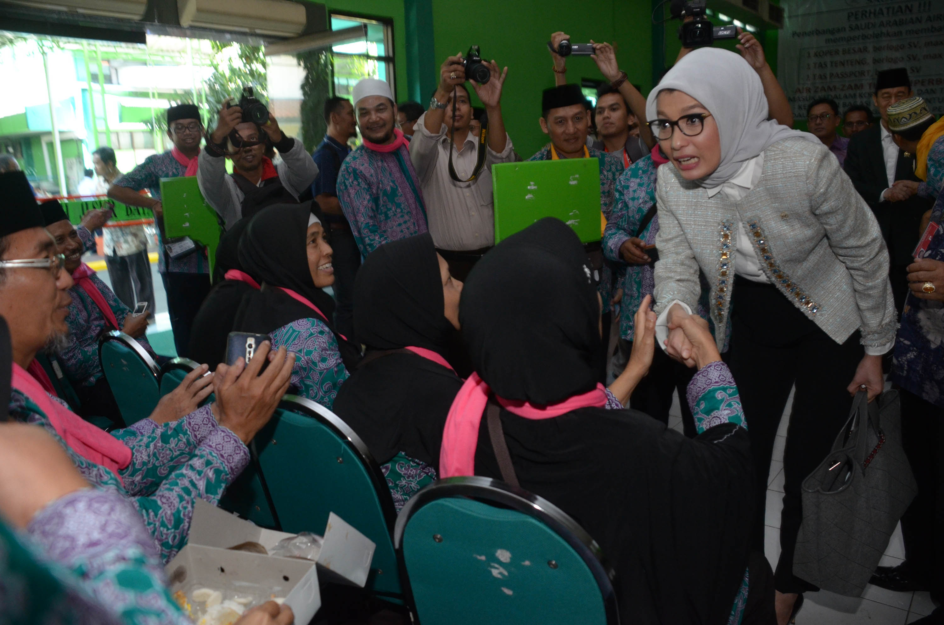 anggota-komisi-viii-dpr-sidak-layanan-haji-di-surabaya_20160819_235952.jpg