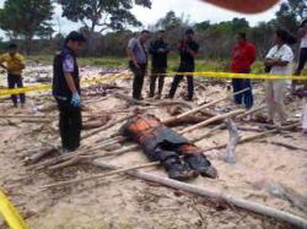 anggota-polsek-muntok-dan-tim-iden-polres-bangka-barat_20150208_175348.jpg