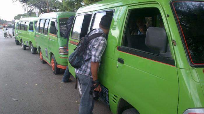 angkot-kudus-mogok_20141216_141526.jpg