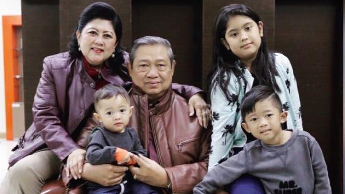 ani-yudhoyono-dan-sby-bersama-cucu.jpg