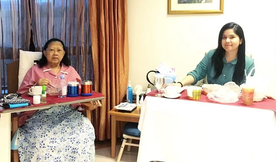ani-yudhoyono-saat-ditemani-menantunya-annisa-pohan.jpg