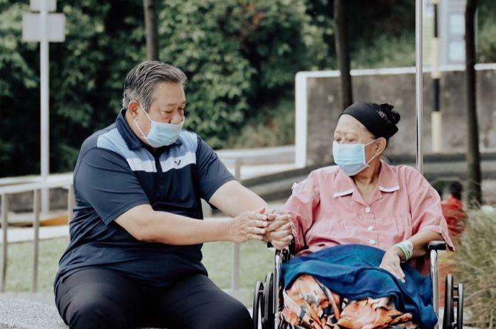ani-yudhoyono-sudah-boleh-bermain-di-taman-bersama-sby.jpg