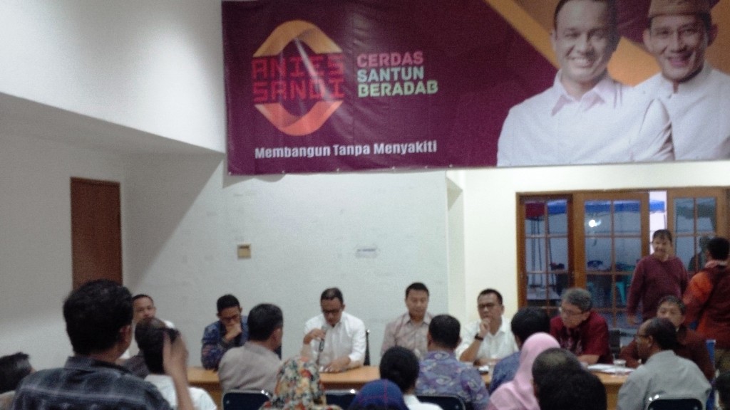 anies-baswedan-dan-sandiaga-uno_20161010_182605.jpg