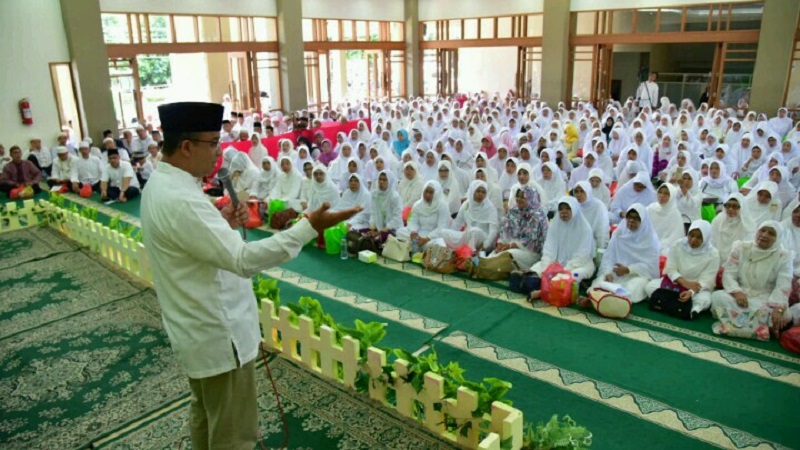 anies-baswedan-saat-pengajian_20170409_151508.jpg