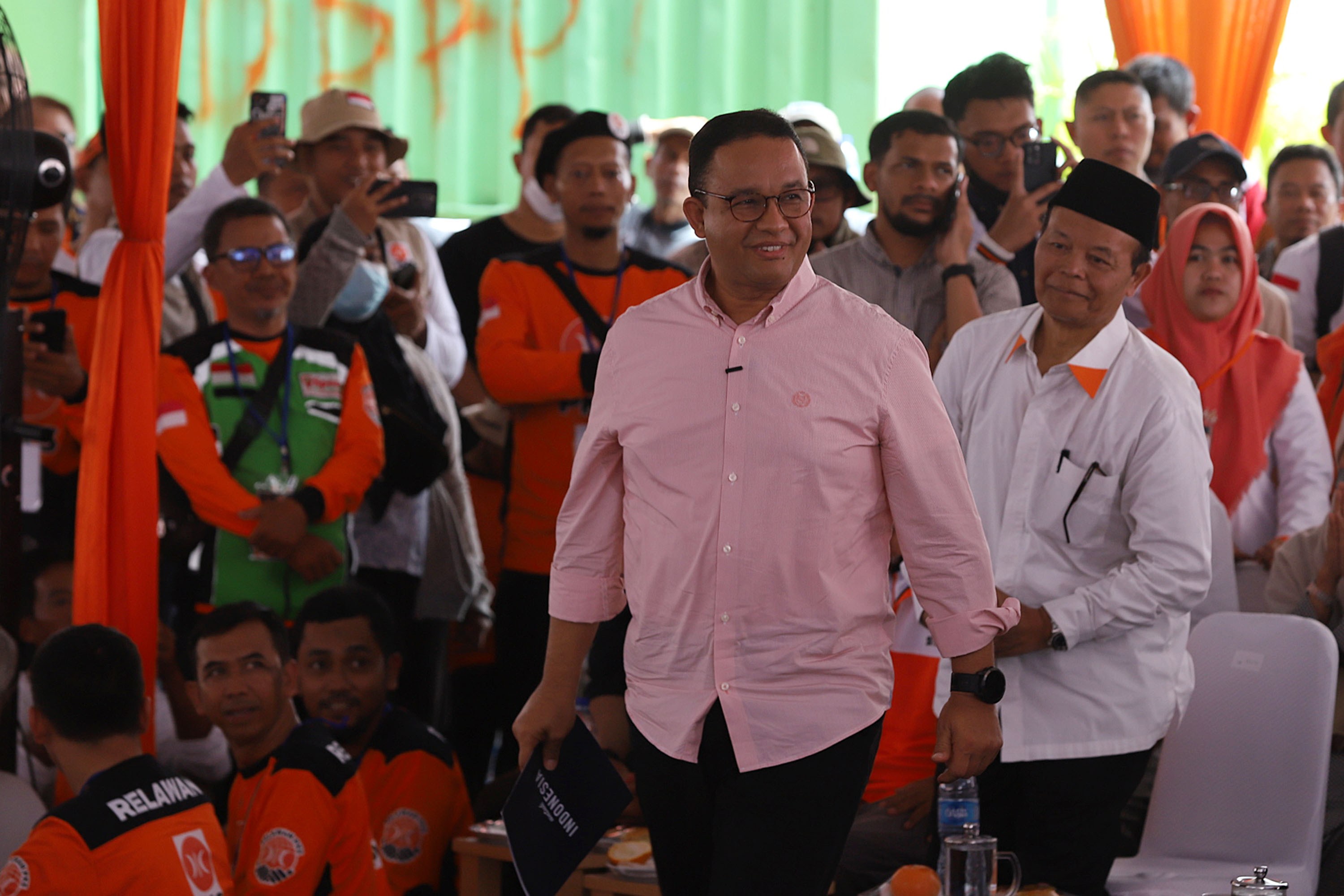 anies-hadiri-peringatan-hari-buruh-di-dpp-pks_20230506_154410.jpg