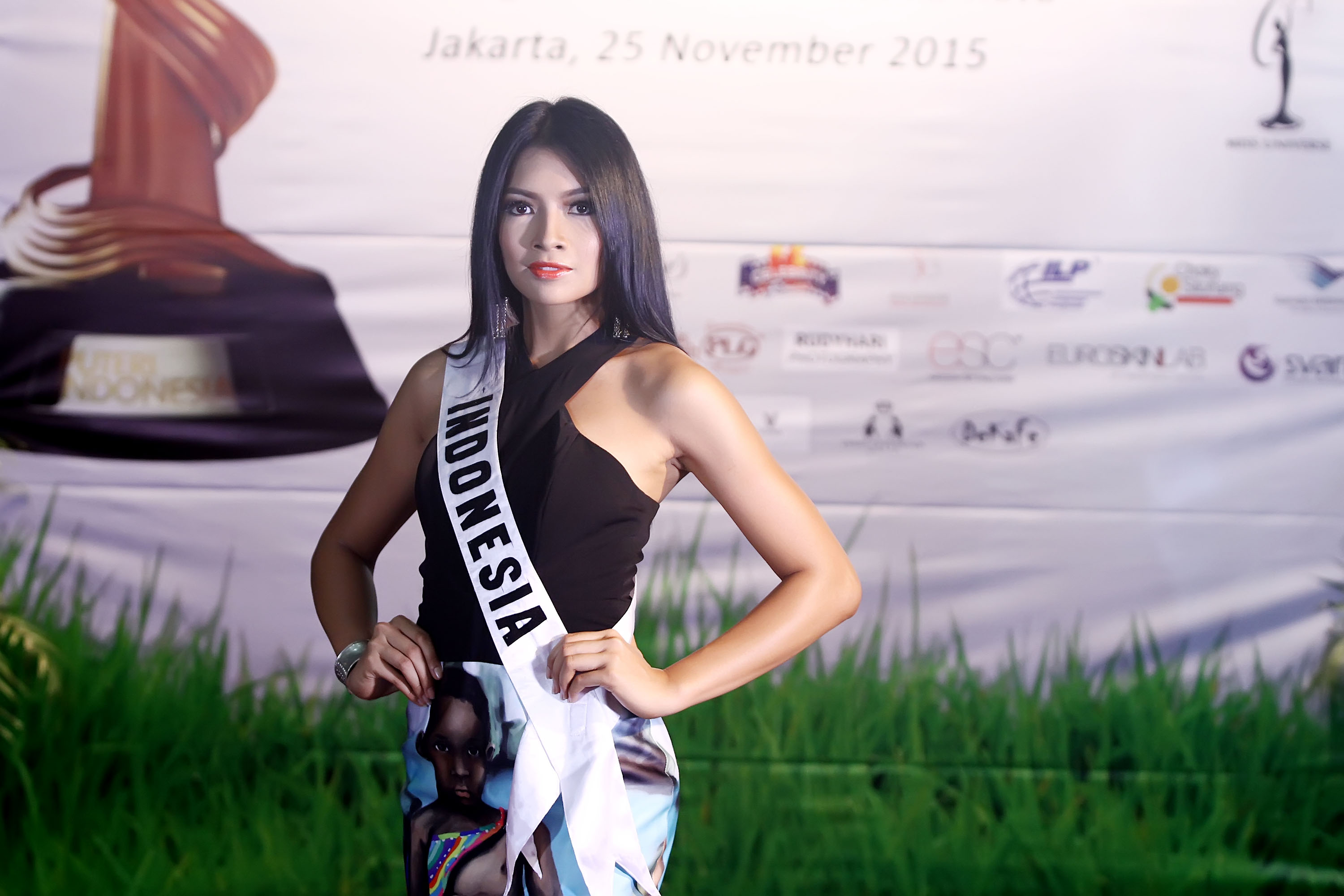 anindya-kusuma-putri-ikuti-miss-universe-2015_20151125_224022.jpg