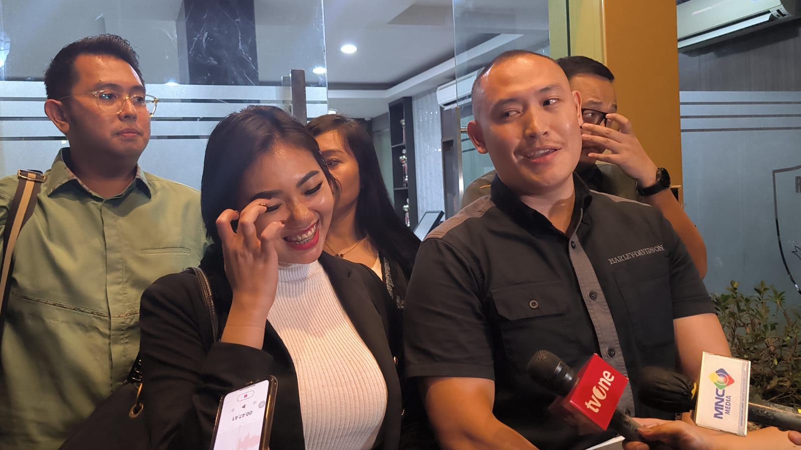 Katta eshakli qora tanli ayollar bilan jinsiy aloqa