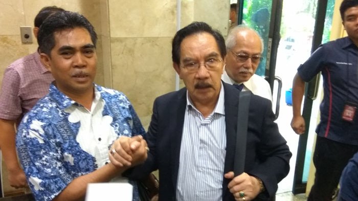 antasari-azhar-bersama-adik-almarhumah-nasrudin-zulkarnaen_20170214_124314.jpg