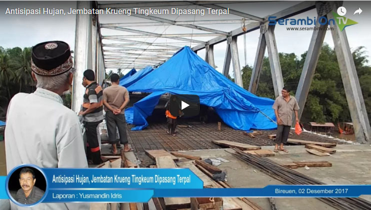 antisipasi-hujan-jembatan-krueng-tingkeum-dipasang-terpal_20171203_154001.jpg