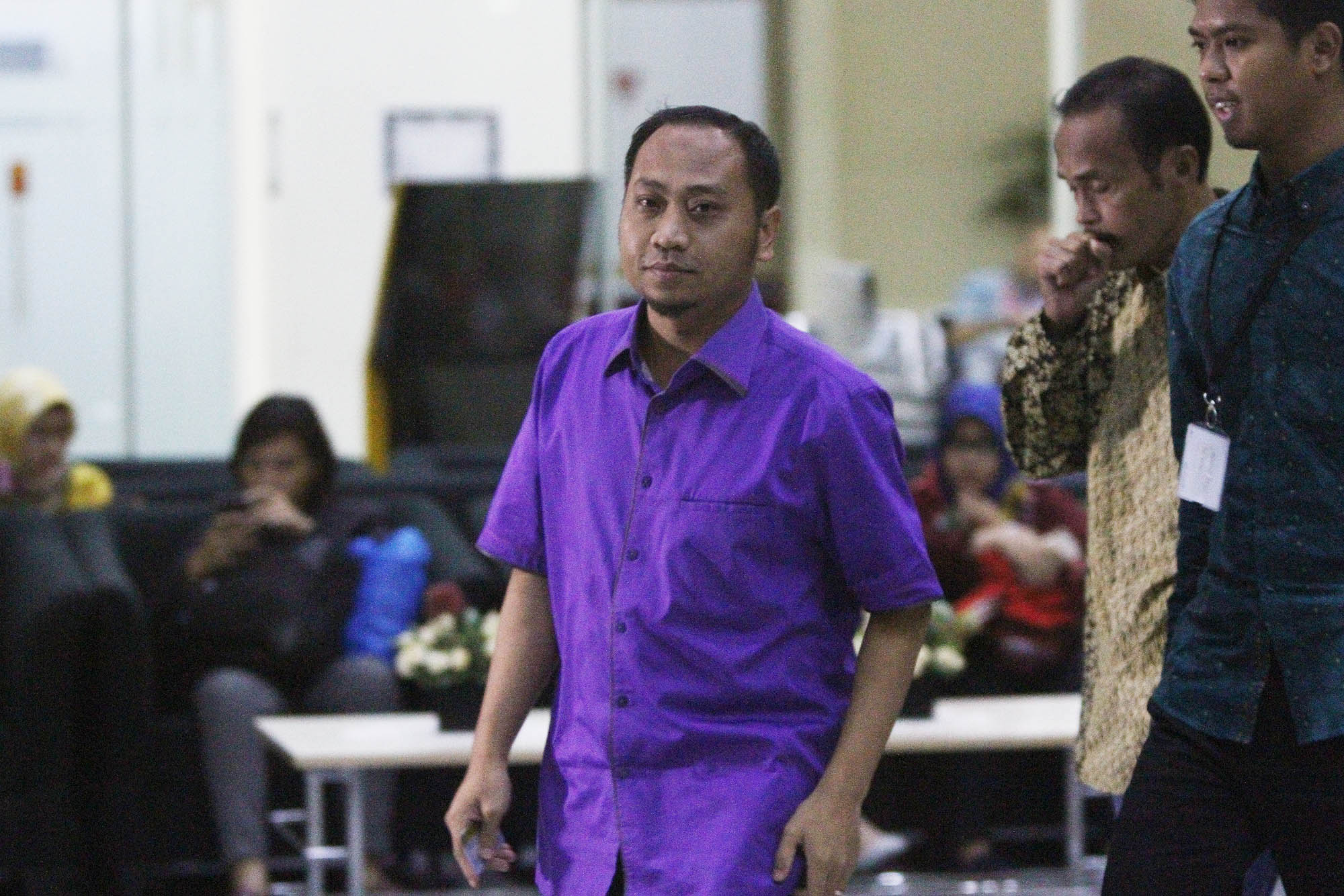 anton-taufik-diperiksa-kpk_20170505_212509.jpg