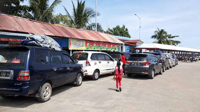 antrean-pemudik-bermotor-di-pelabuhan-tanjung-kalian_20160628_144342.jpg