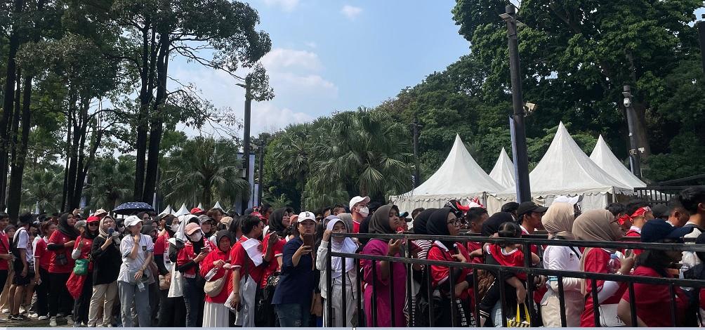 antrean-penonton-di-zona-timur-sugbk-senayan-jakarta-kamis-662024.jpg