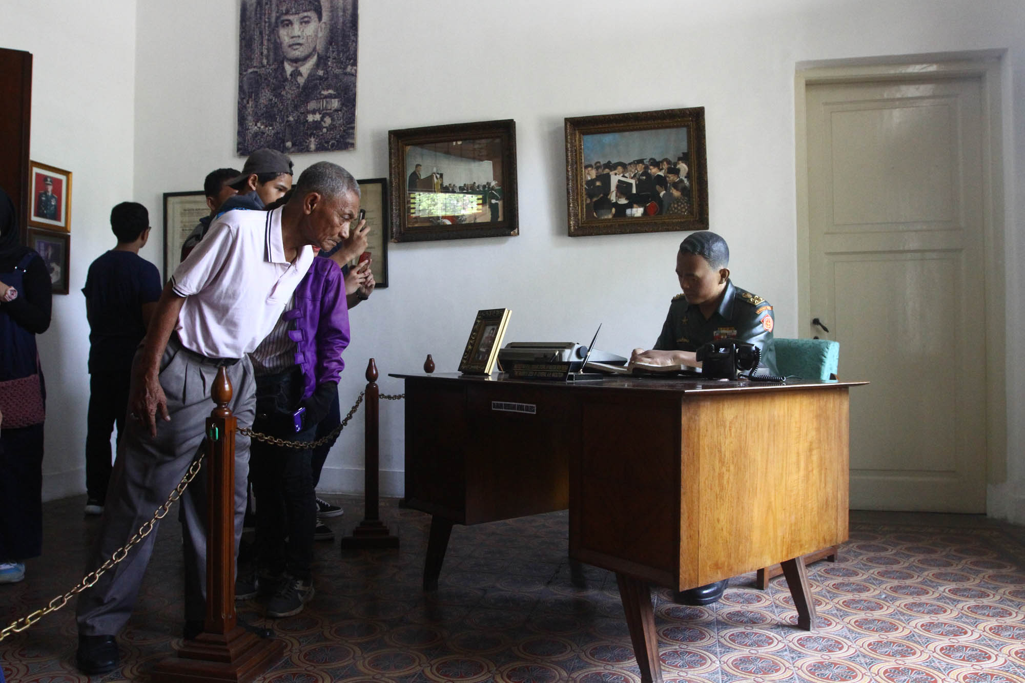 antusias-warga-kunjungi-museum-ah-nasution_20170930_220457.jpg
