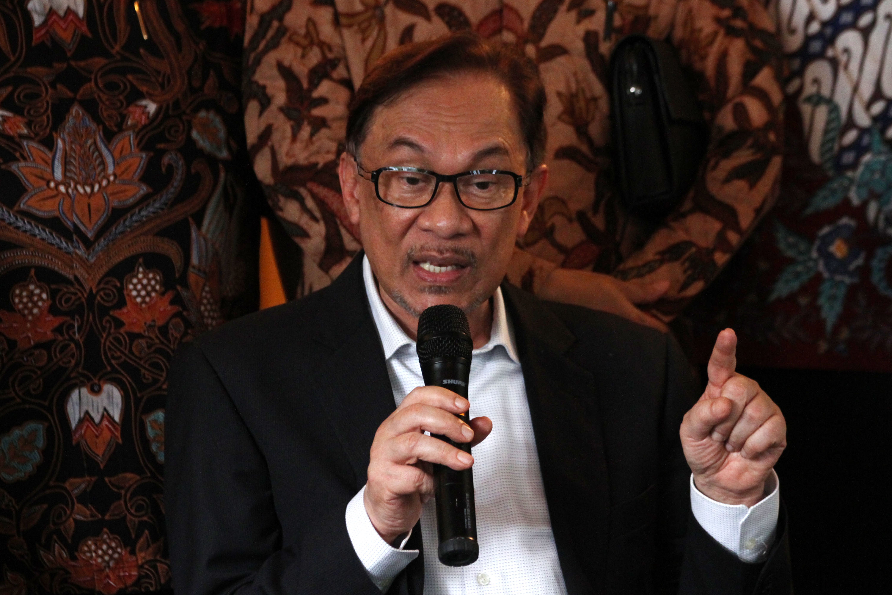 anwar-ibrahim-kunjungi-bj-habibie_20180520_205813.jpg