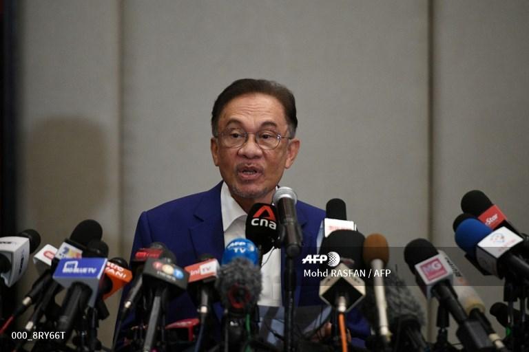 anwar-ibrahim-saat-konferensi-pers-di-kuala-lumpur-pada-13-oktober-2020.jpg