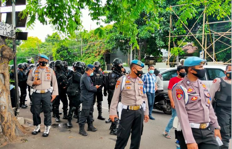 aparat-gabungan-dari-akarta-pusat-rabuk.jpg