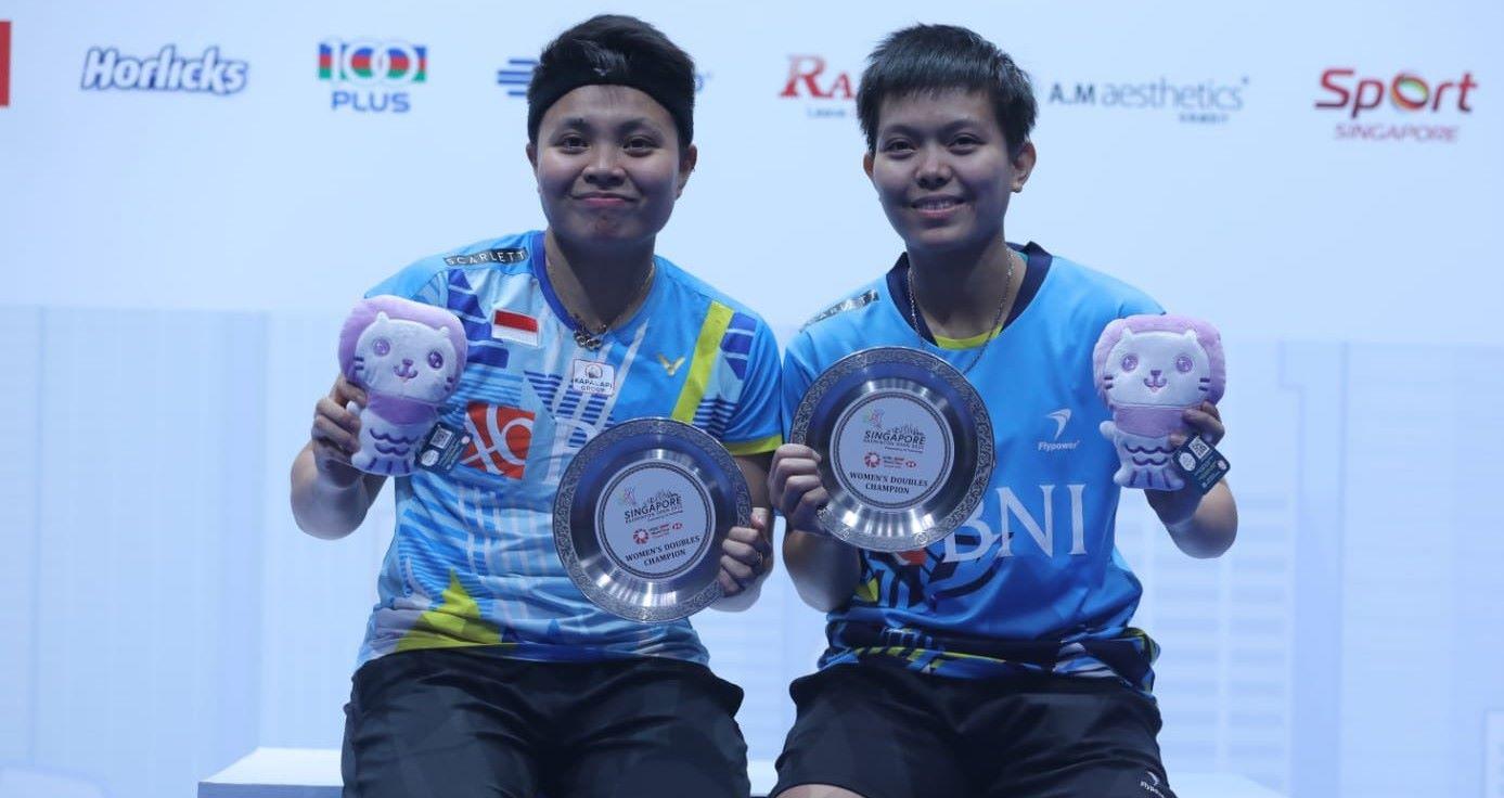 apriyani-rahayusiti-fadia-silva-ramadhanti-saat-menjadi-juara-di-singapore-open-2022.jpg