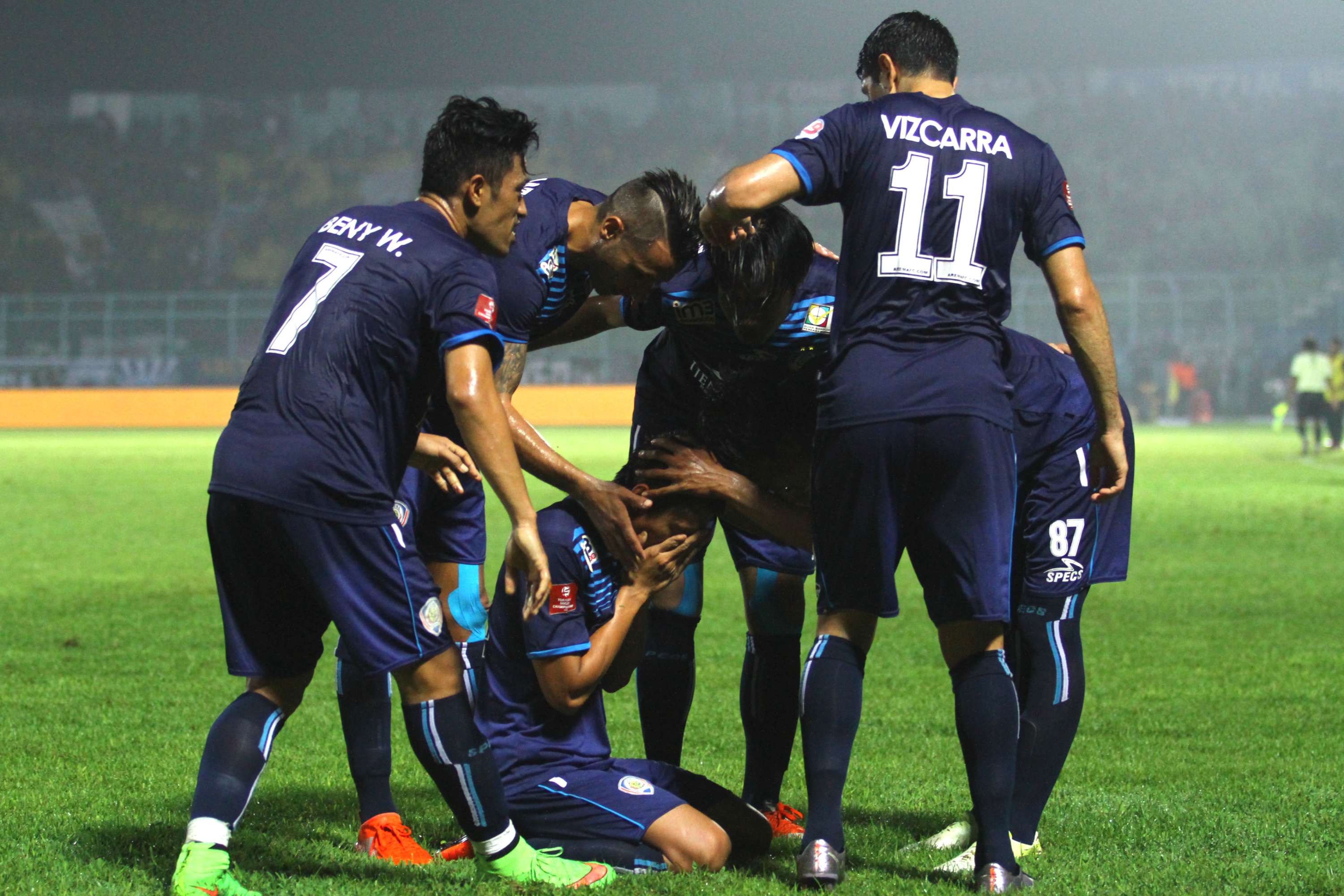 arif-suyono-lakukan-selebrasi-usai-cetak-gol_20160809_105105.jpg