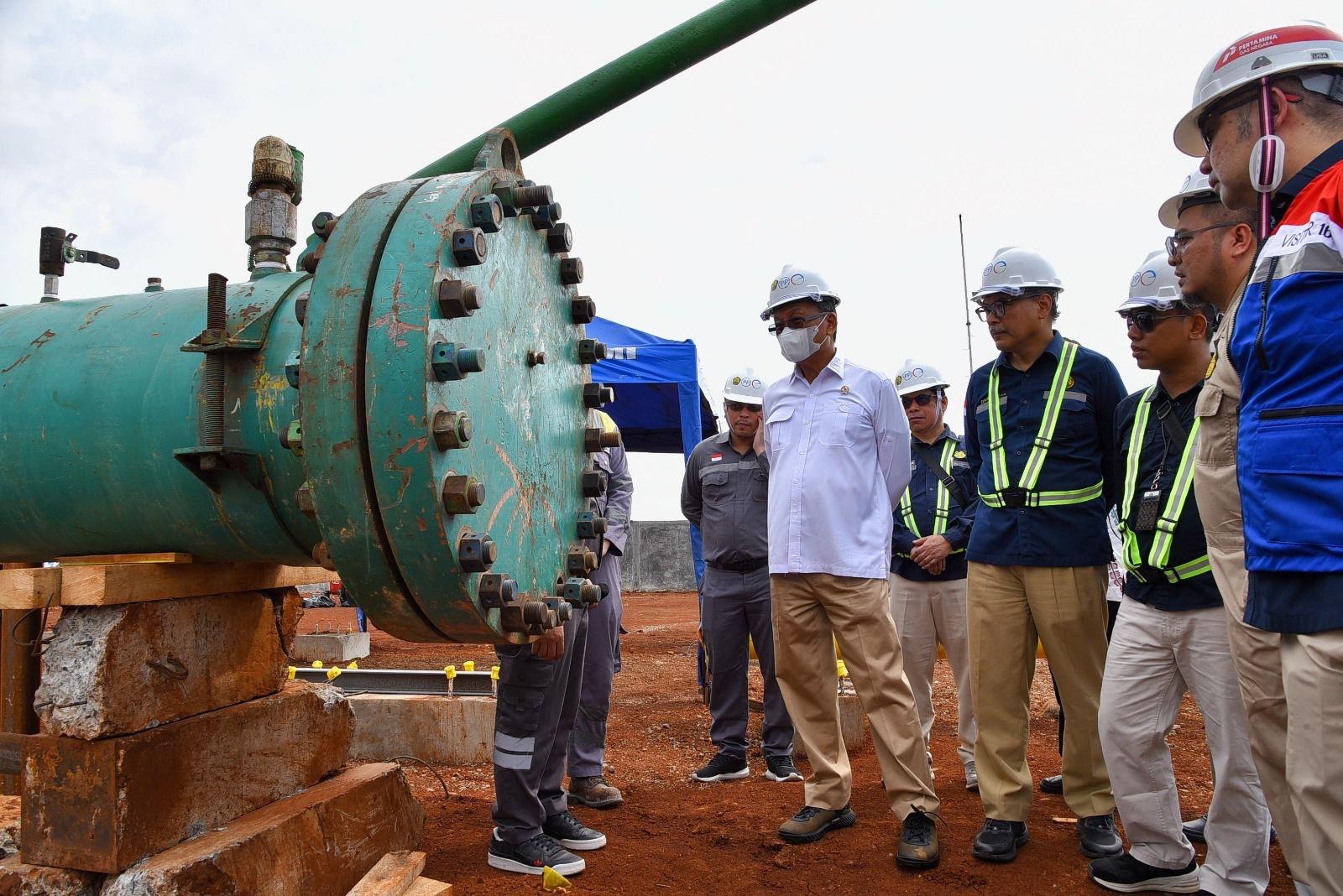 arifin-tasrif-melaksanakan-peninjauan-pembangunan-pipa-transmisi-gas-bumi-cirebon-semarang.jpg