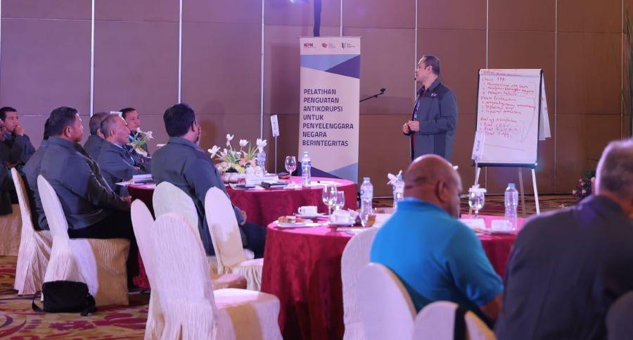 ary-ginanjar-agustian-saat-memberikan-materi-anti-korupsi.jpg