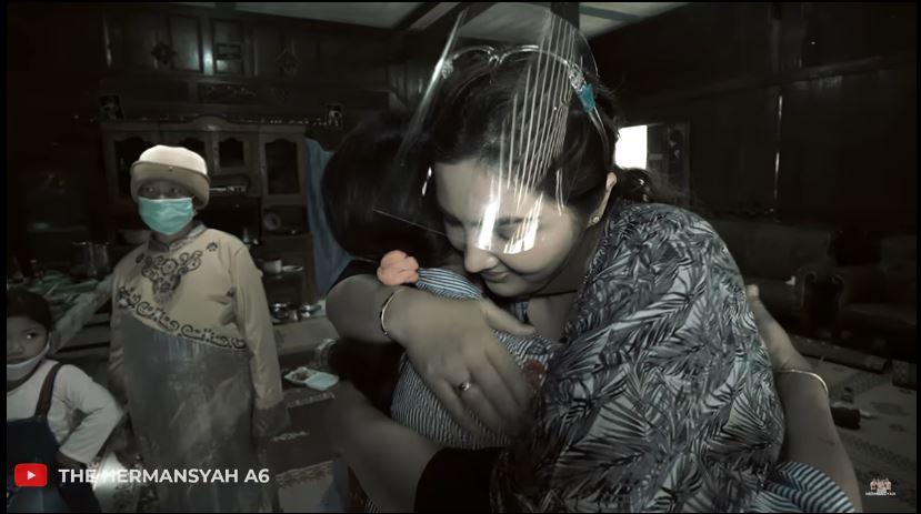 ashanty-pelukan-dengan-suteng.jpg