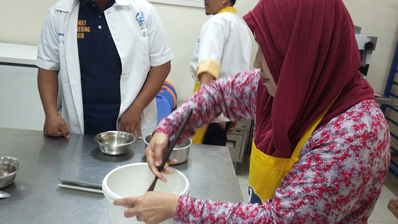 asiknya-belajar-buat-kue-taiwan_20160814_000950.jpg