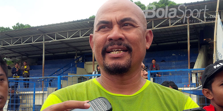 asisten-pelatih-persib-herrie-setyawan_20180430_144305.jpg