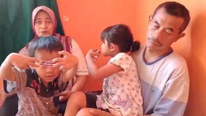ason-sopian-jual-ponsel-demi-beras.jpg