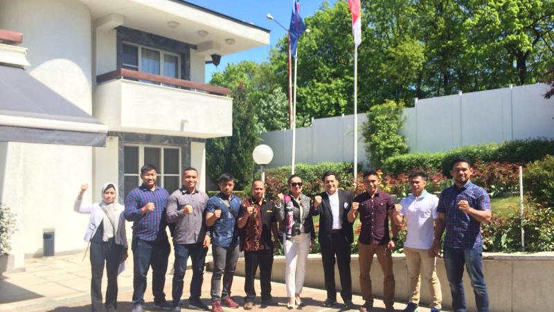 astari-rasyid-dubes-bulgaria-beri-perhatian-atlet-gulat-indonesia_20180423_193256.jpg