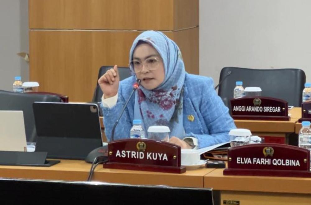 astrid-kuya-rapat-paripurna.jpg