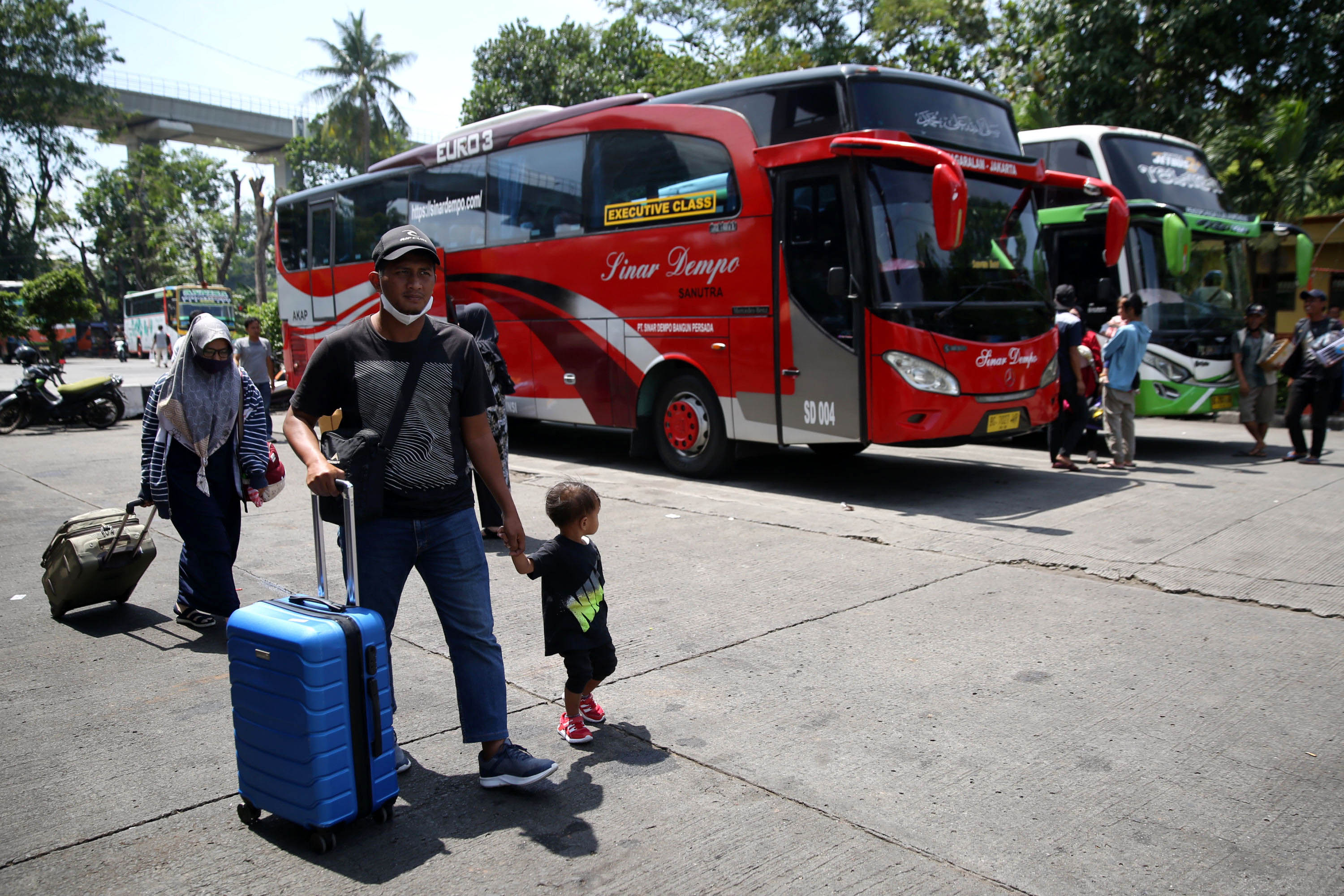 aturan-mudik-lebaran-2022_20220325_164355.jpg