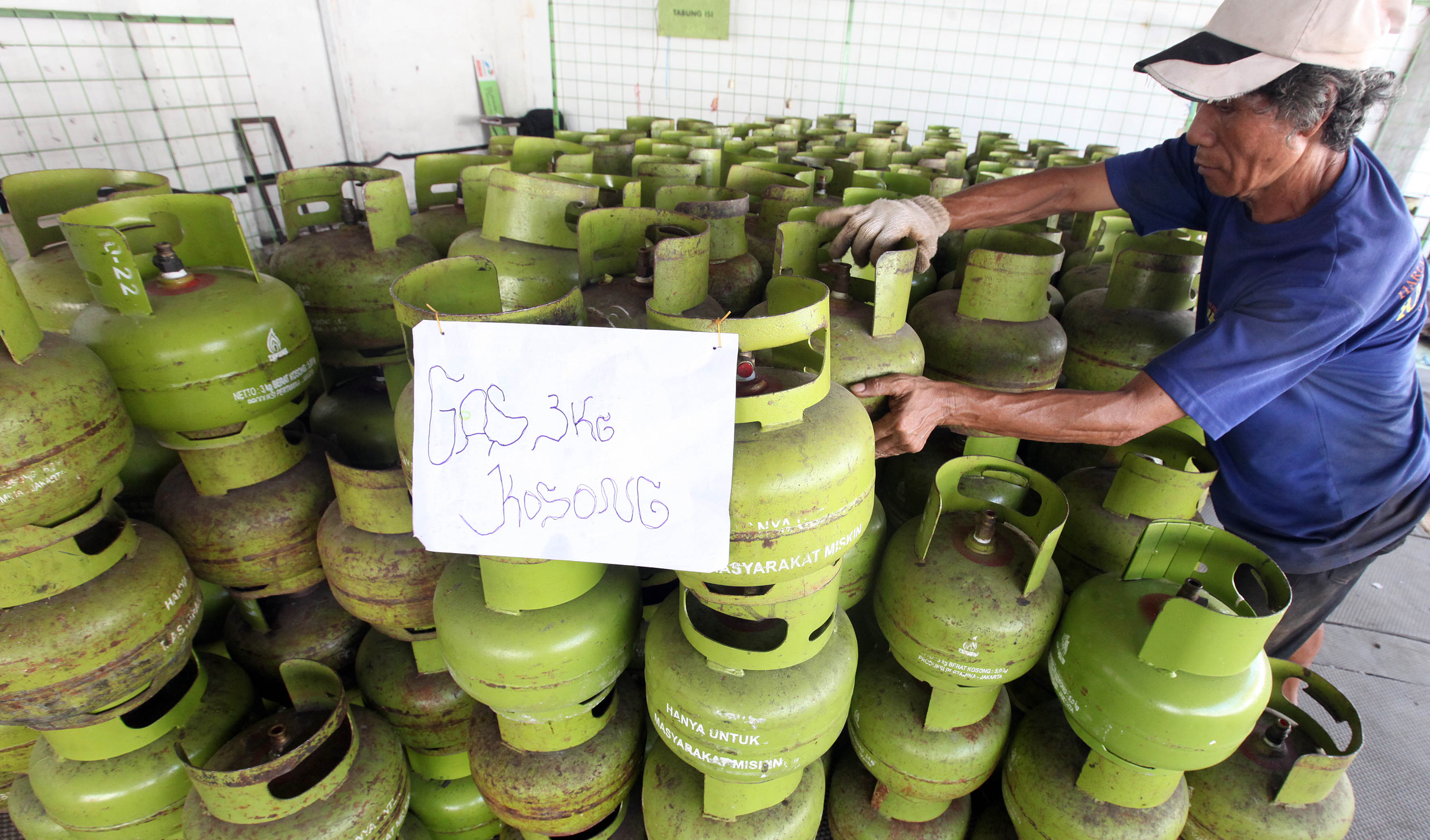 awal-desember-gas-3-kg-di-kota-bandung-langka_20171206_212107.jpg