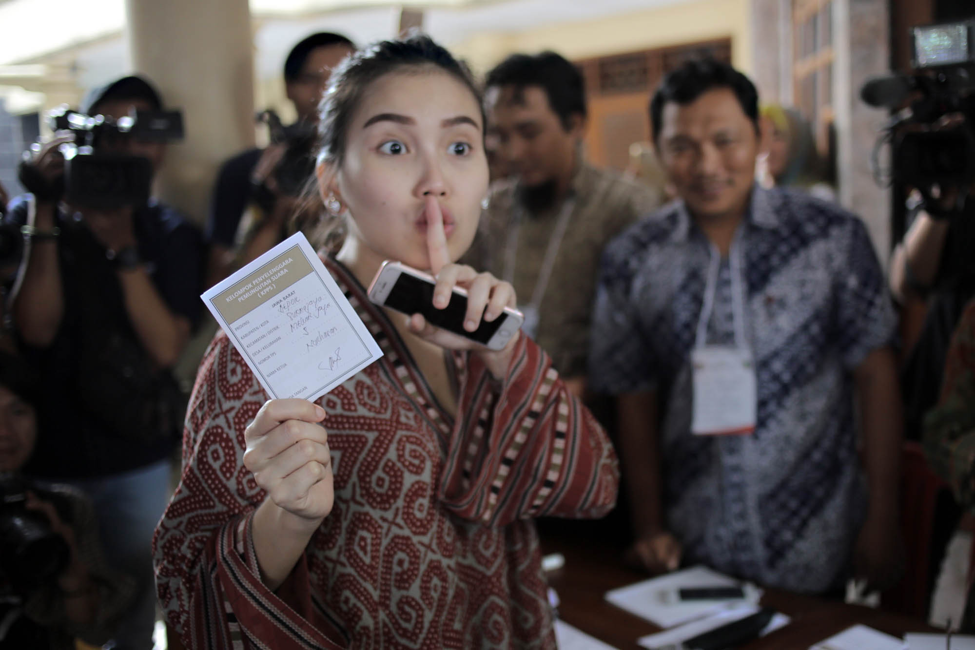 ayu-ting-ting-nyoblos-pilkada-jabar_20180627_185442.jpg