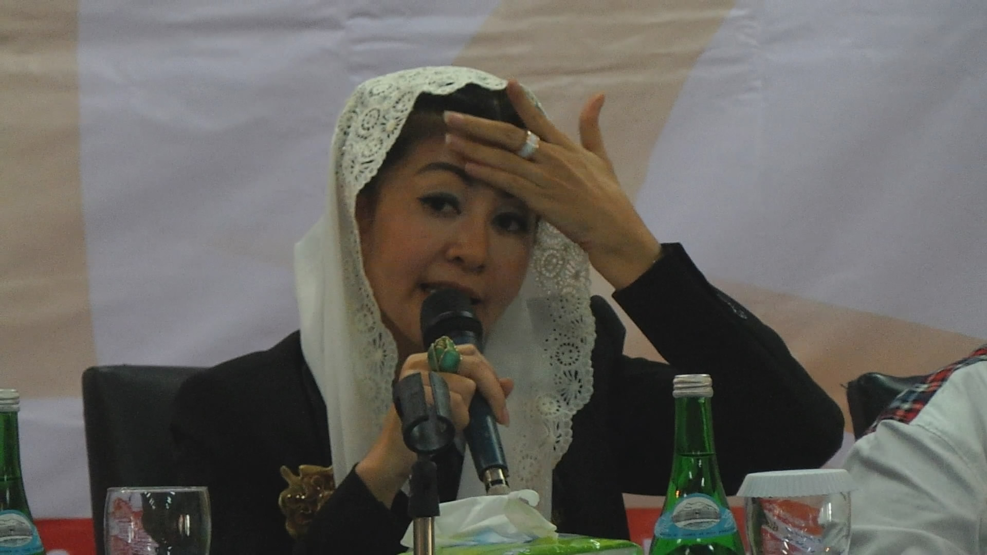 bacagub-dki-mischa-hasnaeni-moein-pembicara-diskusi_20160328_100506.jpg