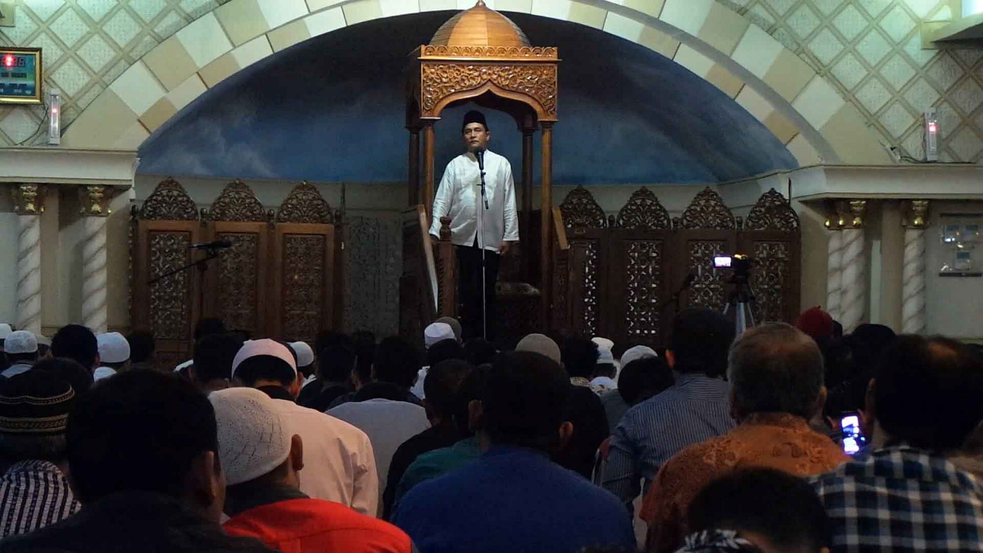 bacagub-dki-yusril-ihza-mahendra-khutbah-di-masjid-blok-m-square_20160406_101724.jpg