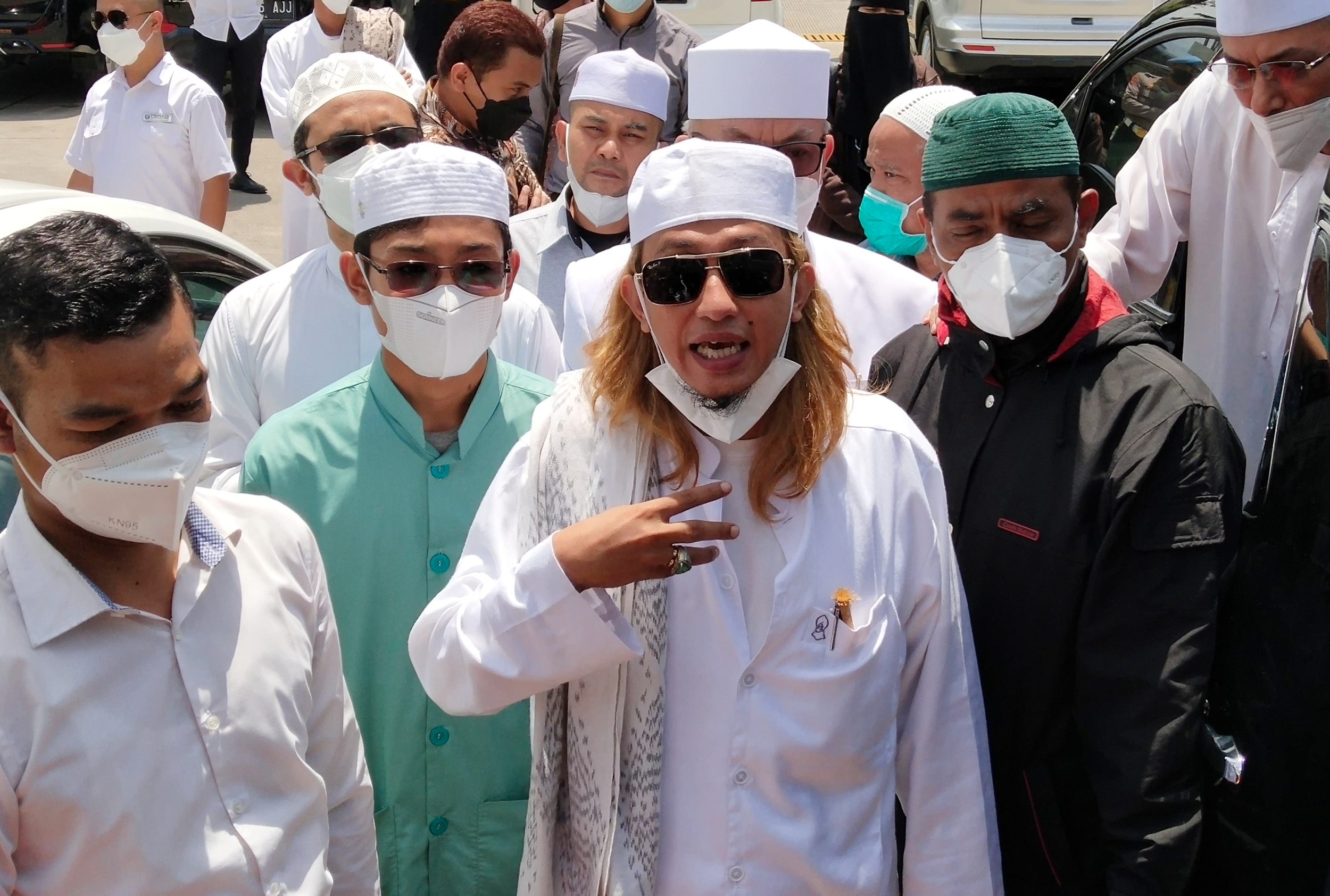 bahar-bin-smith-tiba-di-mapolda-jabar-jalani-pemeriksaan_20220103_144627.jpg