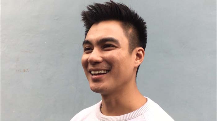 Jadi Power Rangers Hitam di Stasiun KA Cirebon, Kaki Baim Wong Jadi Perhatian