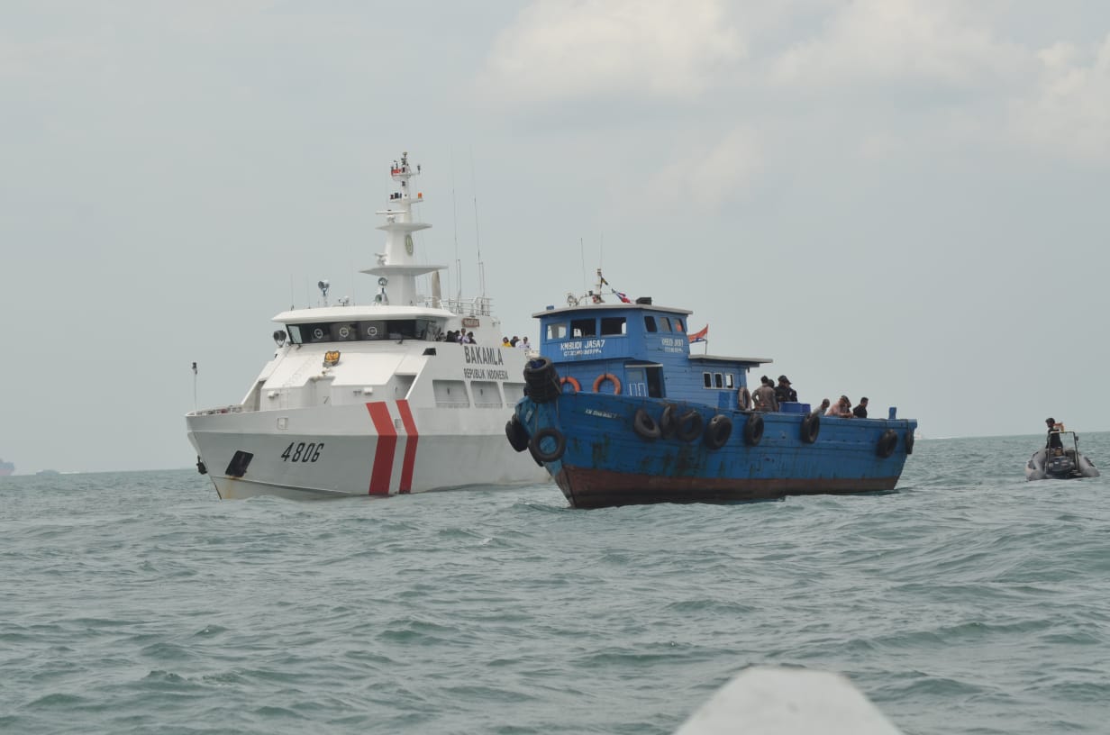 bakamla-ri-dan-bnn-kejar-kapal-pengangkut-narkoba_20180810_130246.jpg