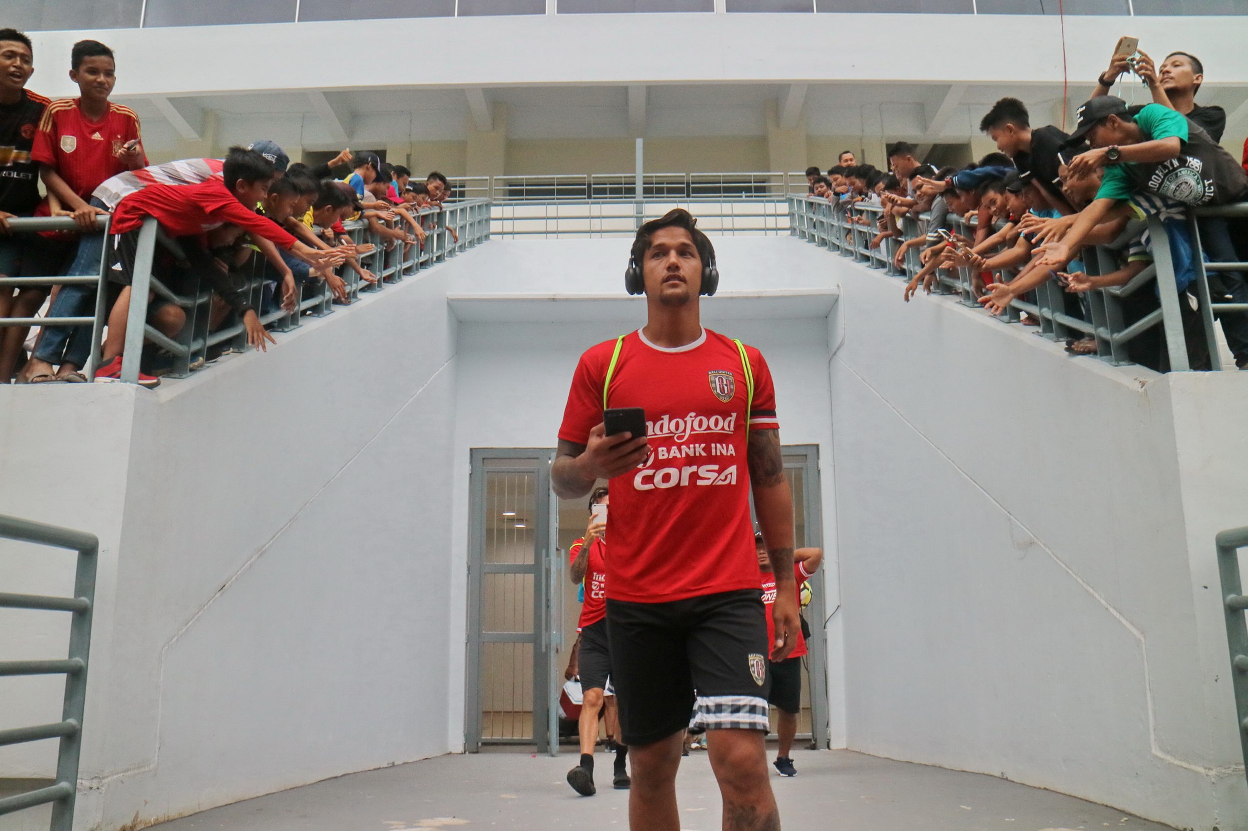 bali-united-latihan-di-lapangan-batakan-balikpapan_20171016_093437.jpg