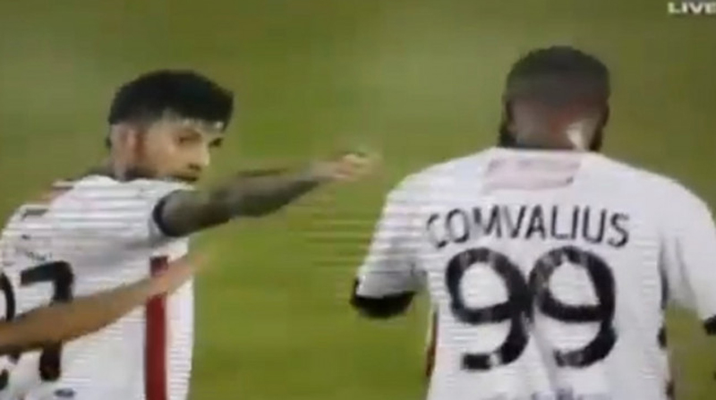 bali-united-stefano-lilipaly-dan-sylvano-comvalius_20171107_080420.jpg